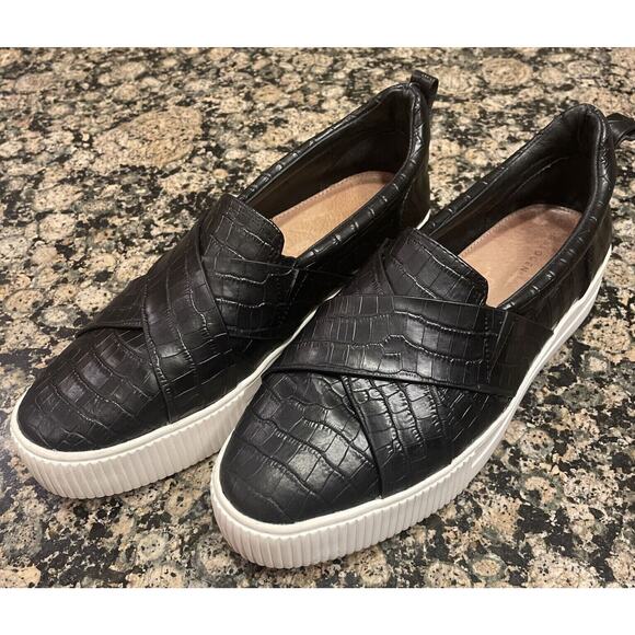 Halogen Shoes Womens 9.5M Leather‎ Black Snake Skin Print Platform Slip-Ons - Picture 1 of 11